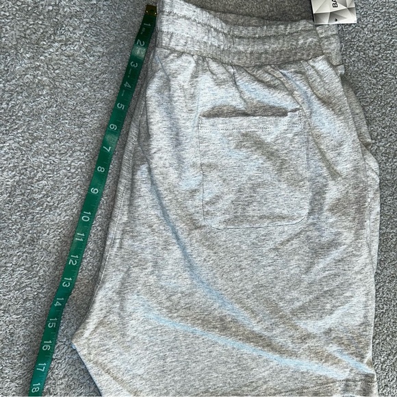 Baleaf Women's Light Gray Athletic Shorts size 2x - Picture 5 of 6